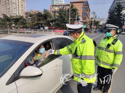 民警通过视频送别病世老母  强忍悲伤继续坚守抗疫一线