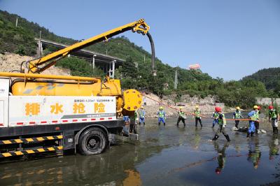 主管网破损怎么办？十堰开展城区排水管网防汛应急抢险演练