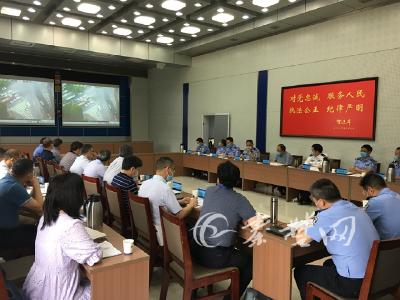 十堰交警与“两代表一委员”面对面 共商交通安全管理