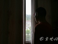 图片故事| 十堰无臂青年用脚敲击电商梦
