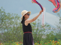 笑得真甜！周末，带着家人浪一浪吧