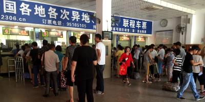 铁路暑运过半，十堰高铁出行人气渐旺 日均送客3200余人