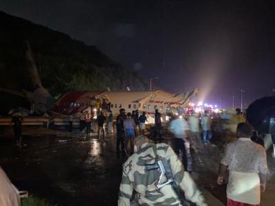 印度一客机冲出跑道已致17人死亡 无中国公民伤亡