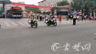 十堰交警全力服务保障公务员四级联考
