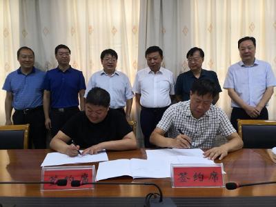 竹山县与南山五福堂公司签订3个项目 总投资9亿元