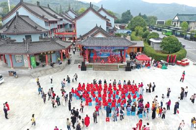 今年前8个月，十堰旅游收入422亿元