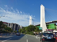 久违了！市民纷纷出户享受秋日暖阳