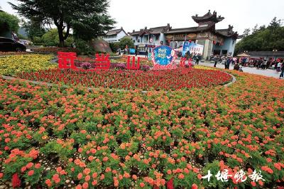 游客比同期增长一成 这个长假十堰迎来旅游热
