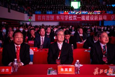 武汉理工大学700校友回校“省亲”，现场签下百亿元大单