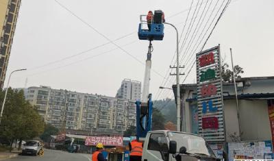 本月底，十堰城区完成30多条背街小巷路灯升级改造