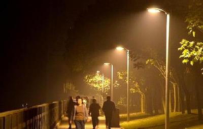市民反映：银河北路部分路段夜间照明不好 盼有关部门管管