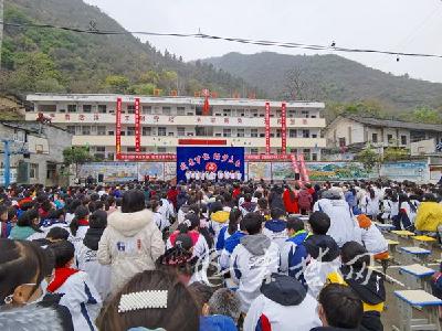 乡贤回母校再捐45万元助学  这所乡村学校教育基金已超百万元   