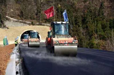 元旦小长假，3000余名建设者坚守十巫高速建设一线