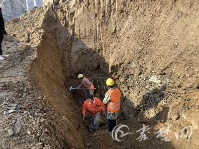 重庆路一处天然气管道被挖破 预计最迟今晚之前抢修完毕