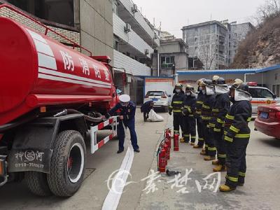 洒水车变身消防车！“消防+环卫”联动提升基层应急救援能力