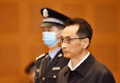 受贿近1.3亿元 获刑15年：他40岁成副省级，仕途转轨后仍在受贿