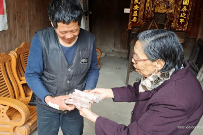 90岁奶奶10年还清2077万元欠款：退休后创业，拒绝破产避债 