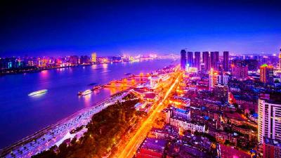 10个特大城市GDP：成都、杭州和武汉位居前三 均超过1.5万亿元