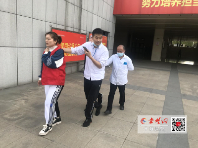 五堰街办四堰社区：暖心服务，打通新冠疫苗全民接种“最后一公里”