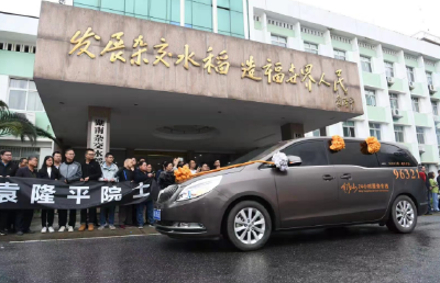 袁隆平稻香情未了：灵车绕行生前工作地，激励同事追逐梦想