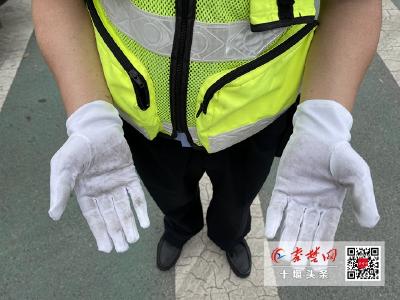 暖心！帮七旬老太挑担子过斑马线，红卫交警被网友点赞