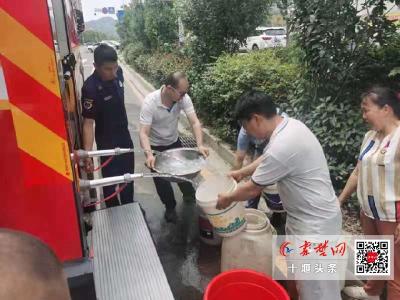 缺水影响4000余师生餐食供应 张湾消防送水解燃眉之急