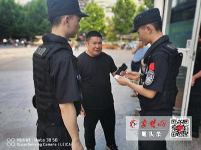 高考花絮|市民捡到考生身份证 民警多方联系送还