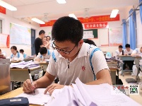 直击| 高考前最后一个晚自习，他们这样过......