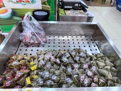 粽子抢鲜上市，价格与去年基本持平 原味、豆沙馅粽子最受欢迎