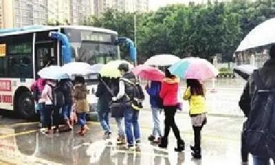 受降雨天气影响 十堰14条公交线路临时停运或调整线路