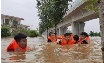 河南新乡：暴雨致200余万人受灾 洪水未退新雨将至