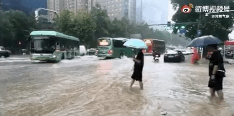 揪心！郑州遭遇历史最强降雨，已致12人死亡