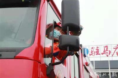 湖北省消防增援河南力量增至411人、94车