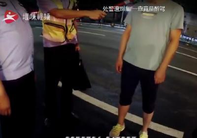 以身试法！民警处警途中遭刻意别车 一查车内全是“酒鬼”