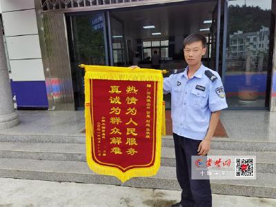 微信里8000块钱不翼而飞？报警后一查，又是熊孩子惹祸