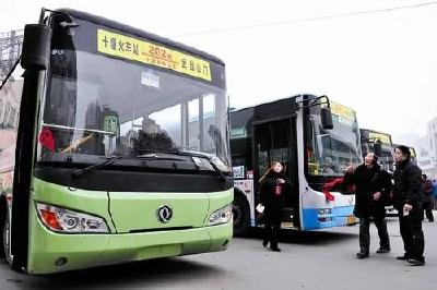 受降雨影响，十堰7条公交线路暂停运行，2条线路临时调整