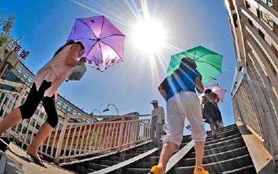 武汉等多地气温再超37℃ 湖北东部和西部局地易发生中暑