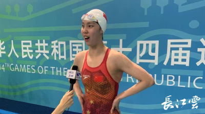 女子100米仰泳 湖北18岁小丫彭旭玮泳逆转夺冠