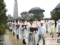 张湾区11名散葬烈士骨灰集中迁葬柏林烈士陵园