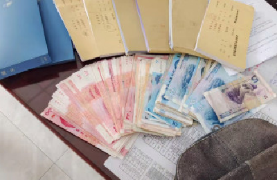 女子乘坐公交遗失近7000元 驾驶员完“币”归赵