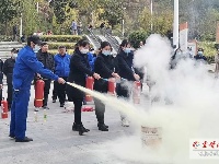 提高防火意识！业主物业积极参加小区消防应急演练