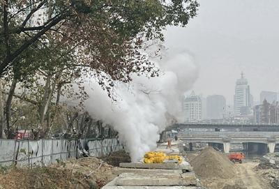 朝阳路一蒸汽管道蒸汽泄漏，京能十堰热电正展开抢修