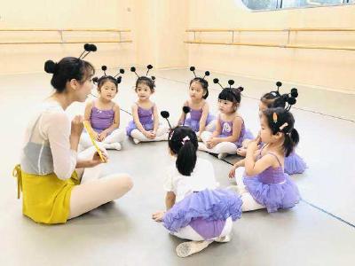 武汉出台学前教育三年行动计划 教师需持证上岗