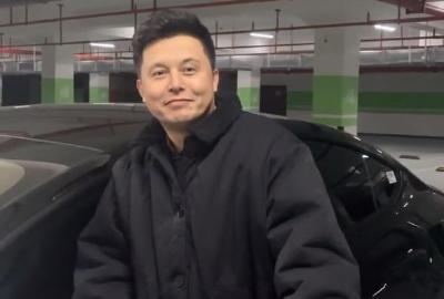 中国男子因长相酷似马斯克在国外走红 网友：简直就是双胞胎