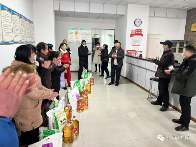 十堰经开区城改办联合相关单位组成慰问组走访慰问卧龙城安置区困难群众