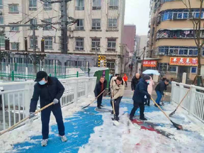 以雪为令！市城管系统多措并举扫雪除冰