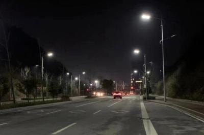 空港产业园路灯亮了！