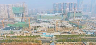 湖北首个重大疫情救治基地主体结构封顶，内有880张床位