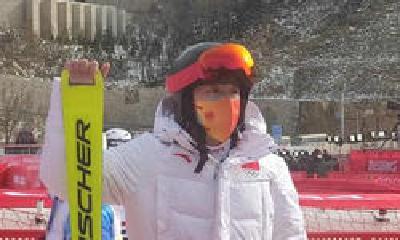 赠限量版奥运纪念表 巴赫为何“表”彰这位中国滑雪小将？