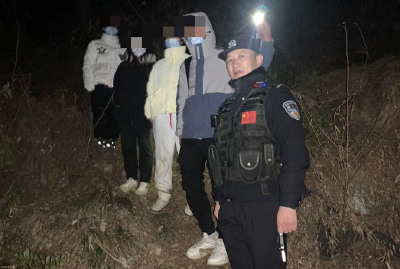 4名“00后”相约爬山迷路，民警通过位置共享将其带下山